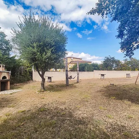 Cozy In With Outdoor Swimming Pool Hébergement de vacances *